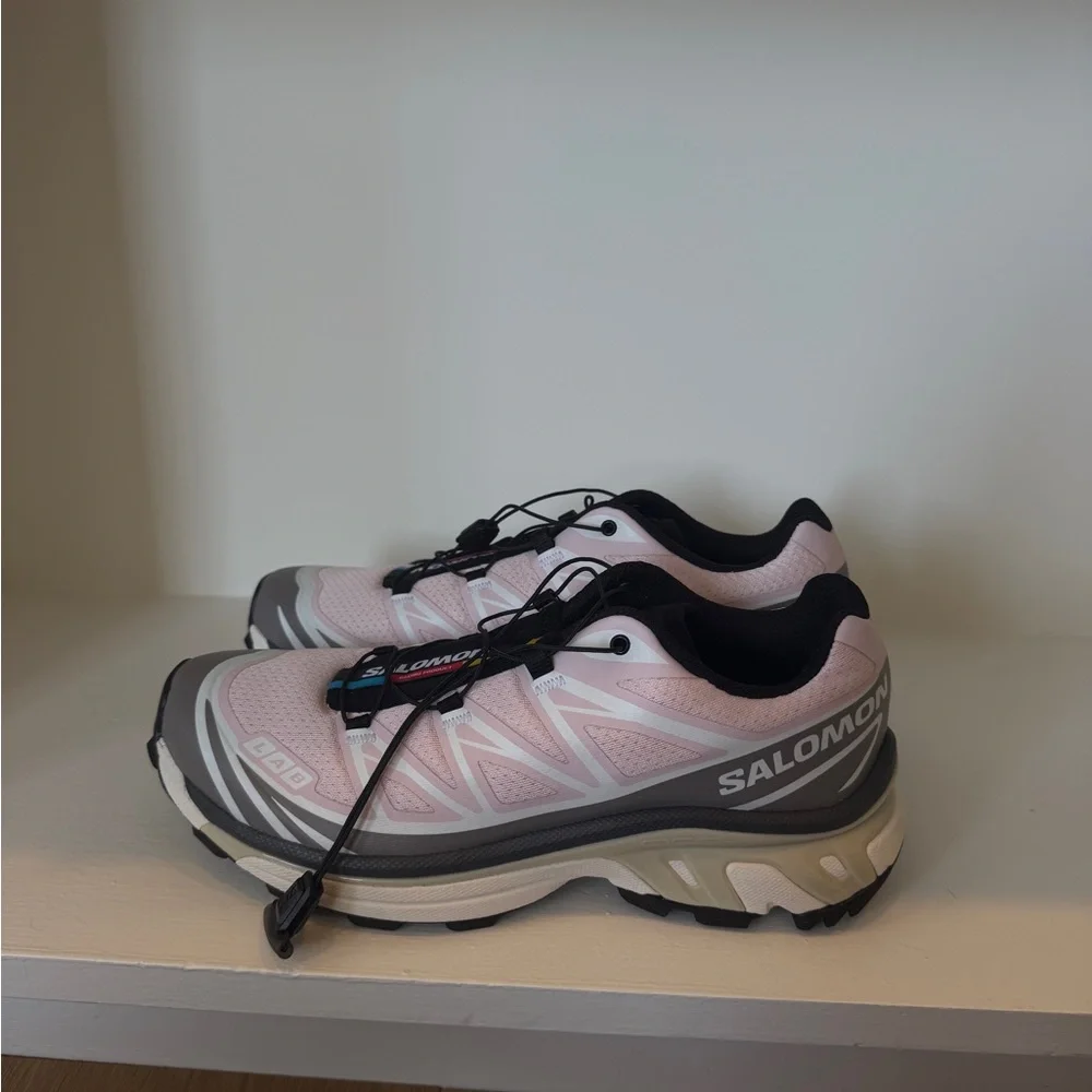 NWOT Salomon XT6 cloudburst icy pink